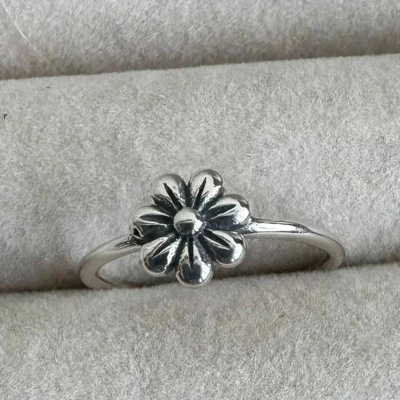 Jewelry - 925 Sterling Silver Daysi Ring